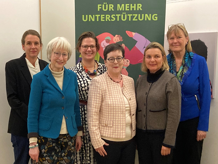 Der Neue Vorstand (v.l.n.r.): Alma Thoma, Ellen Grisar, Pia Clary, Heidi Rösler, Romana Forst und Karin Seitz.